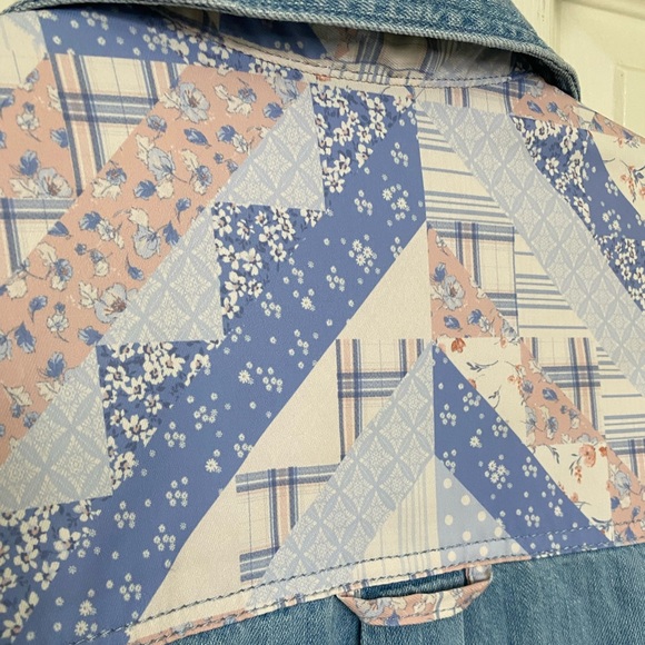 Denim shirt with floral inserts - Picture 4 of 5